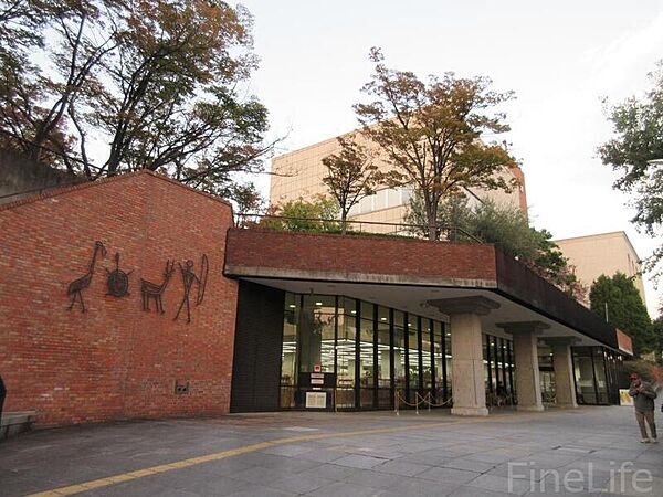 画像13:神戸市立中央図書館 949m