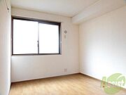 風通しの良いお部屋、収納もしっかりあります。