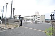 神戸市立桃山台中学校 731m