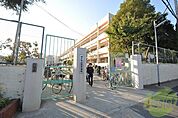 神戸市立高丸小学校 218m