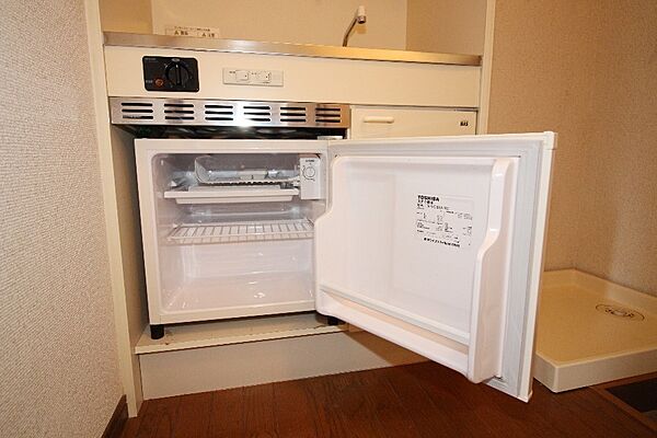 画像16:小型冷蔵庫付き