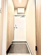 雑多な玄関ではなくスッキリ空間としてお家の顔になるよう設計いたしました。