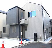 前面道路です。毎日のお車の出し入れもストレスなく行えます。