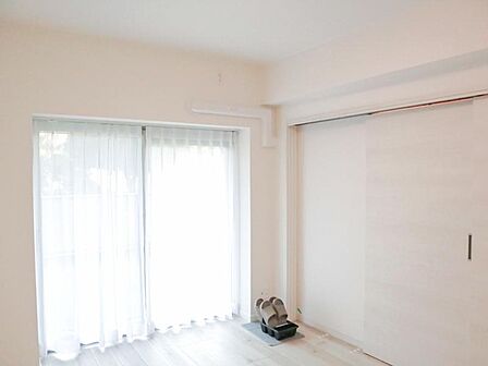洋室6帖 居室には収納スペースが豊富なため、シンプルですっきりとした暮らしが実現できます。