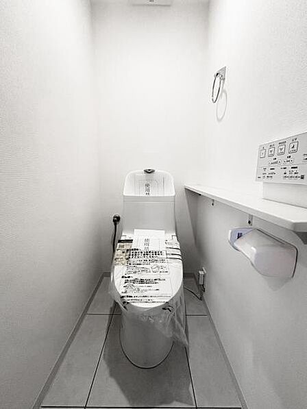 ウォシュレット付き清潔感の溢れるトイレです。落ち着いた空間で安らぎのひとときをお過ごし頂けます。