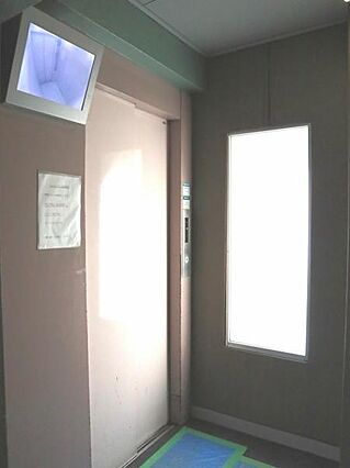 エレベーター　...