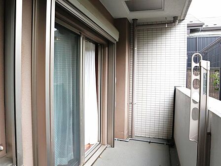 バルコニー 心地よい風や陽光を楽しめるバルコニー。洗濯物を干すだけでなく、アイデア次第で多彩にお楽しみいただけます。
