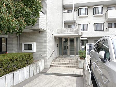 居住者の帰り、訪れる方を優しく迎えてくれるエントランスです。