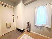 雑多な玄関ではなくスッキリ空間としてお家の顔になるよう設計いたしました。