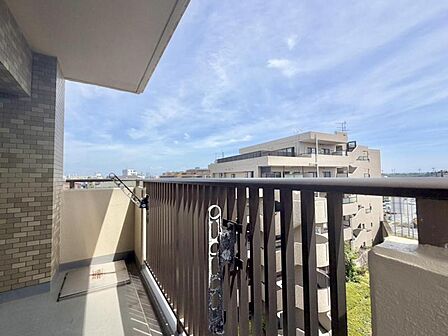 風通しのよいバルコニー。お洗濯物も乾かしやすいですね。(3カ所あり)