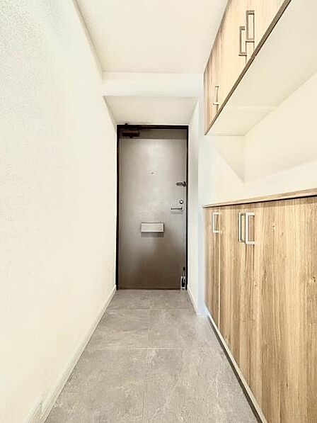 雑多な玄関ではなくスッキリ空間としてお家の顔になるよう設計いたしました。