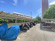 バイク置き場の空き状況は担当者までお問い合わせください（5月4日撮影）