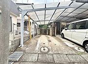 敷地内に駐車スペースあり。日々の移動もスムーズです。