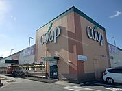 ユーコープさんじの店 869m