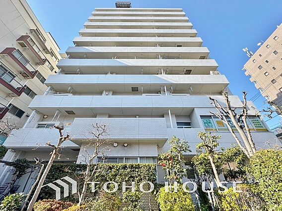 「外観」緑に囲...