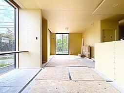2階建てゆとりの間取り　カースペース2台