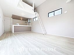 吹抜けで帖数以上にゆとりを感じられる住戸