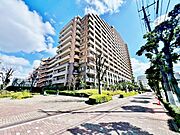 「19階建ての外観」今日も、明日も、この街で、きっと誰かがしあわせになる物語が描かれていくはずです。同じ風景が毎日365日、まったく違う顔を見せてくれる。爽快な風も毎日やさしく頬をなででくれます。