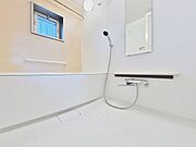 「一日の疲れをリフレッシュ。快適バスルーム。」癒しの空間バスルームです。天気に左右されずに洗濯物を乾かせる、浴室乾燥機・オートバス機能付きです。