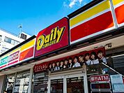 デイリーヤマザキ市川南3丁目店まで約203m。