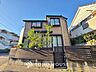 外観：「～2階建て4LDK～」ただ「　住む　」だけじゃない。　気持ち良く住んで欲しい気持ちをこめて・・・。　お家の事、街の事、お金の事、　何でも相談して下さい。