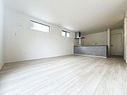 「リビング」家族の会話や笑顔が行き交うリビングで、大きなソファやダイニングテーブルでゆったり食事をしたりくつろぎたい。そんな夢が叶えられる空間です。
