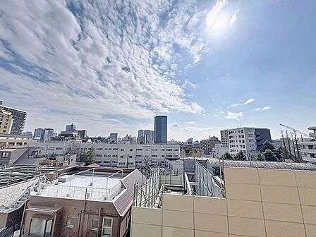 「眺望」心地よい風を感じながら、青空を眺め一息つくことのできる住空間です。
