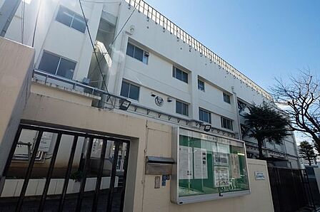 江東区立第三砂町中学校まで約326m