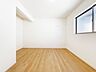 子供部屋：「居室」お子様の成長に合わせて机やベットを自由にレイアウトできるようにと、小さな自立心を育むお部屋作りを見越してご覧下さい。