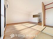 「日当たり良好なリビング。」心地良い陽光と風が入るリビングには、自然と家族みんなが集まる空間となります。