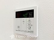 スイッチ1つで一定量の湯を浴槽に張ったり、保温や追い焚きをすることができるシステムが付いたバスのこと。お忙しい奥様にもお忙しい奥様にも嬉しいポイントです。