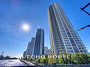 「プラウドタワー東雲キャナルコート25階住戸」ただ「　住む　」だけじゃない。　気持ち良く住んで欲しい気持ちをこめて・・・。　お家の事、街の事、お金の事、　何でも相談して下さい。