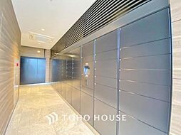 宅配ＢＯＸ標準装備。夫婦共働きで家にいる時間が短い、ネット注文が多く受け取りの時間を気にしたくない・・・何かと便利にお使いいただけます。