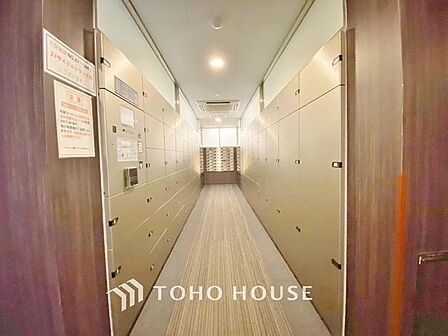 宅配BOX標準装備。夫婦共働きで家にいる時間が短い、ネット注文が多く受け取りの時間を気にしたくない・・・何かと便利にお使いいただけます。