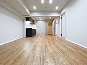 「ナチュラルテイスト×ダウンライト」天井に埋込タイプのダウンライトは、室内を広く感じさせ、お部屋を柔らかく照らし、上品な雰囲気を造ります。