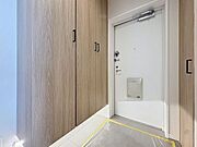 「玄関」家の中でお客様を迎える最初の場所である玄関。豊富な玄関収納で、常に綺麗に保つことが出来ます。