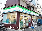 徒歩5分。ファミリーマート　荒川尾竹橋店 340m