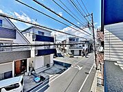 「眺望」穏やかな街並みを一望しながら、爽やかな風と柔らかく降り注ぐ陽光を感じて頂けます。