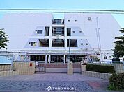 足立区立六月中学校 徒歩13分。 1030m