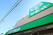 サミット　本一色店 818m