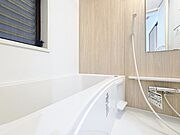 「一日の疲れをリフレッシュ。快適バスルーム。」癒しの空間バスルームです。天気に左右されずに洗濯物を乾かせる、浴室乾燥機・オートバス機能付きです。