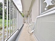 「バルコニー」都市型生活をより快適にコーディネートするかのように、周りの情景とマッチしたバルコニー。住まうご家族の心地よさを最優先したバルコニーでは様々な時間を楽しめます。