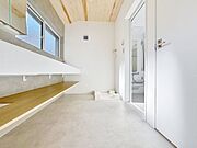 「窓あり×洗面所」湿気の多くなりやすい洗面所も、窓があることで換気が可能なので気持ちよくお使い頂けます。
