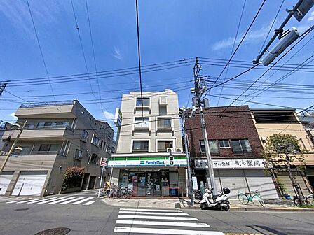 徒歩4分。ファミリーマート台東日本堤店 310m