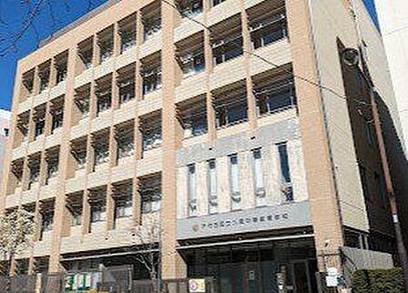 徒歩10分。千代田区立九段中等教育学校 740m