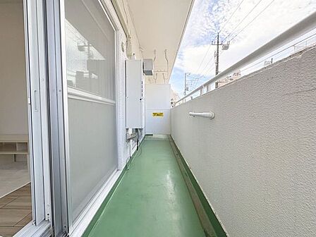 「バルコニー」大きな空に囲まれた気持ちのいい住まい。バルコニーを覗くだけで圧倒的な開放感に包まれます。