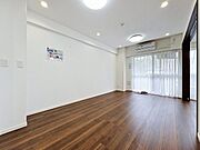 「リビングダイニング」家族の会話や笑顔が行き交うリビングで、大きなソファやダイニングテーブルでゆったり食事をしたりくつろぎたい。そんな夢が叶えられる空間です。
