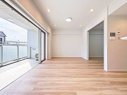 「自分らしい家造りを楽しめる」落ち着いたカラーコーディネートの室内。インテリアやファブリックで、オーナー様好みのテイストデザインを取り入れて頂けます。