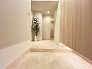 「玄関」家の中でお客様を迎える最初の場所である玄関。豊富な玄関収納で、常に綺麗に保つことが出来ます。