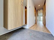 「玄関」家の中でお客様を迎える最初の場所である玄関。豊富な玄関収納で、常に綺麗に保つことが出来ます。